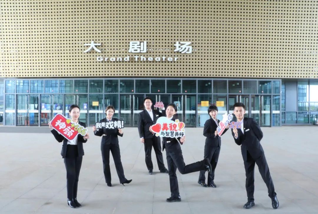 芳菲四月 | 看五彩缤纷 绽斗争优美_非凡国际|文化金融|艺术教育|文化旅游