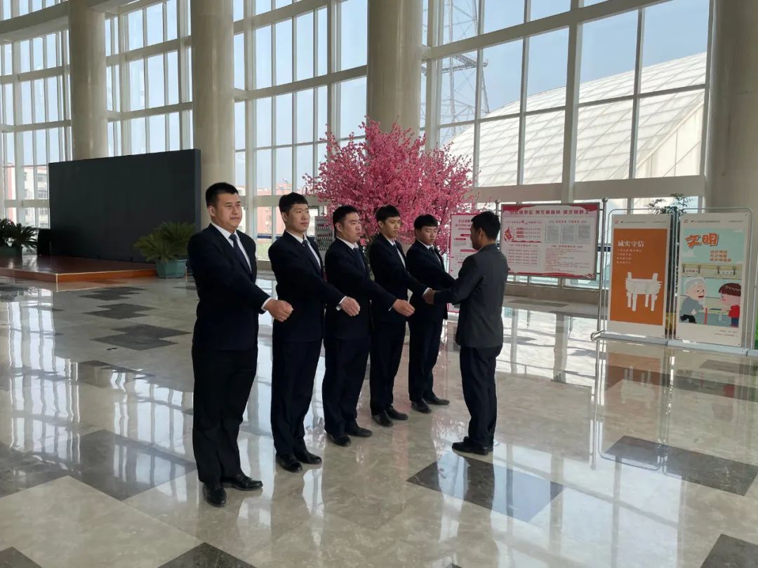 芳菲四月 | 看五彩缤纷 绽斗争优美_非凡国际|文化金融|艺术教育|文化旅游