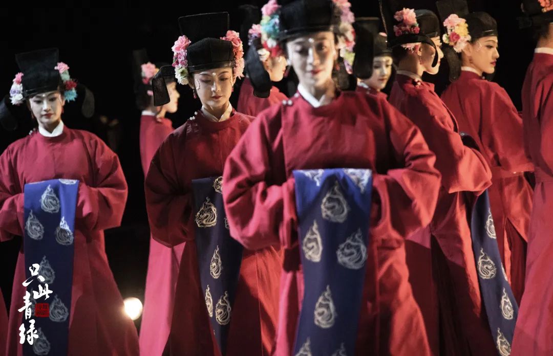 虎年春晚舞剧《只此青绿》2022上岸非凡国际剧院院线_非凡国际|文化金融|艺术教育|文化旅游